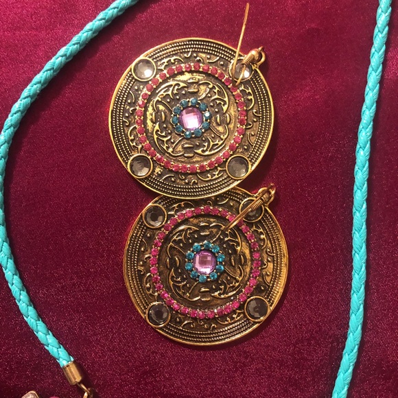 Turquoise leather statement necklace with earrings - Picture 4 of 5